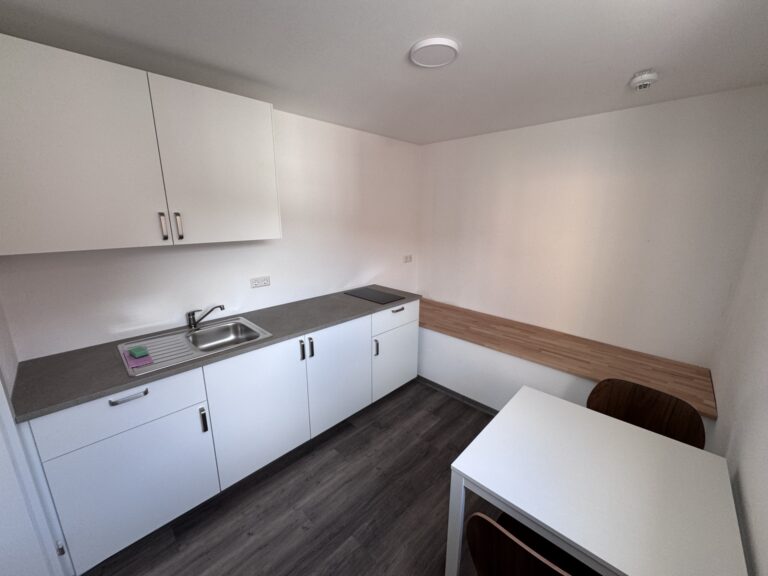 Eigener Küchenbereich in Apartment 5 im Haus Burgkeller